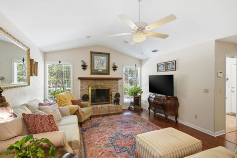 Tiny photo for 3549 LAKESHORE Drive, Tallahassee, FL 32312 (MLS # 402571)