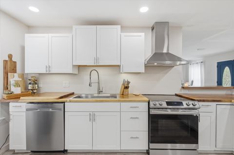 Tiny photo for 235 Hardaway Highway, Chattahoochee, FL 32324 (MLS # 398103)