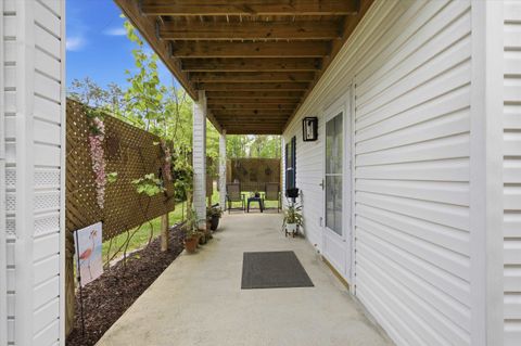 Tiny photo for 235 Hardaway Highway, Chattahoochee, FL 32324 (MLS # 398103)