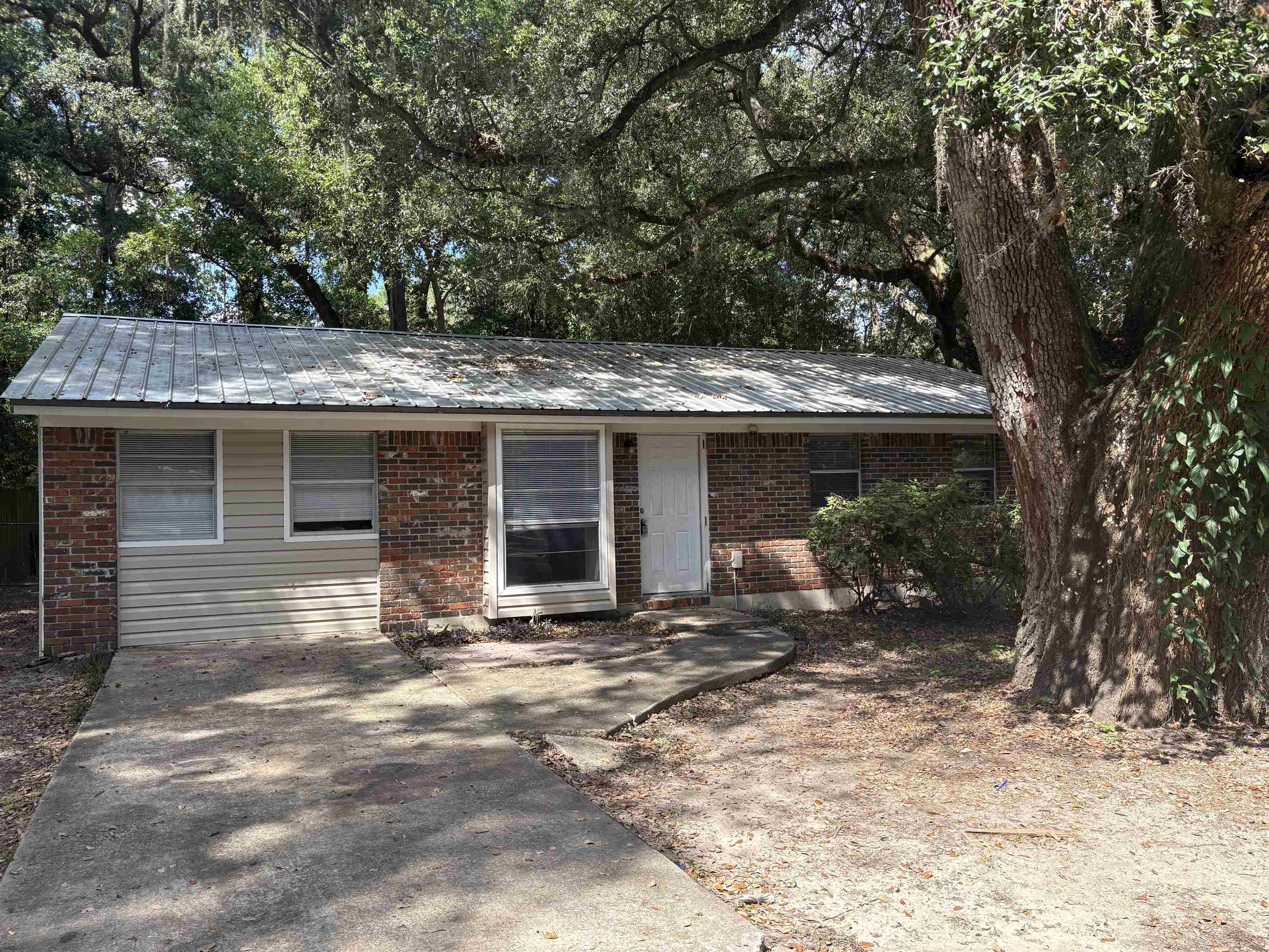Photo 1 of 34 — 2922 Oakwood Drive, Tallahassee, FL 32304