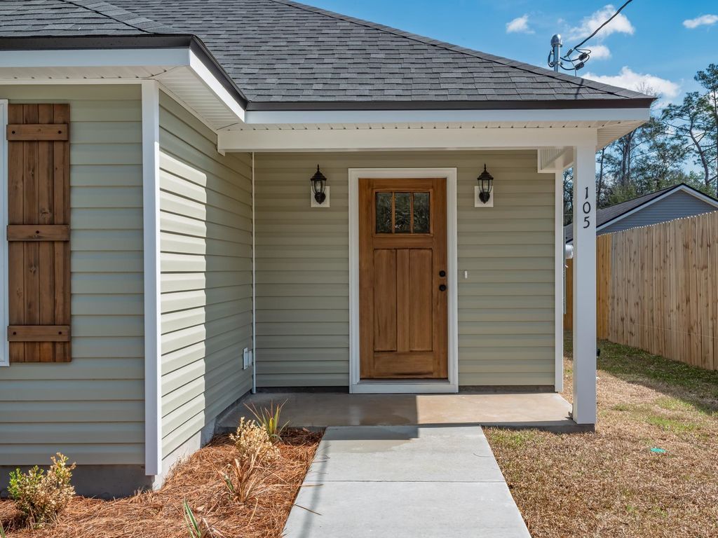 Photo of 10 Shawnee Trail, Crawfordville, FL 32327 (MLS # 398318)