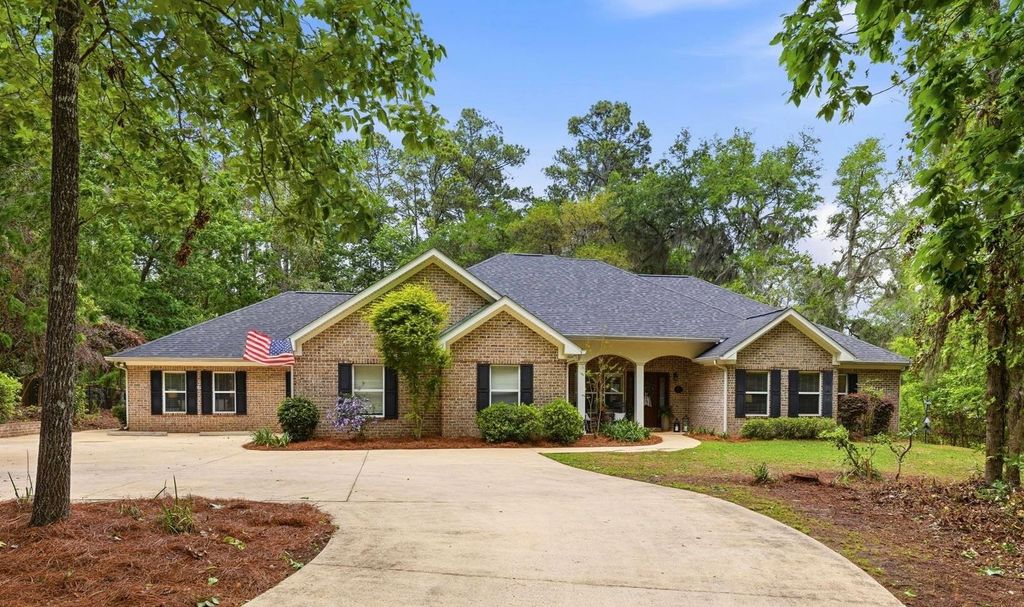 Photo of 3714 LOMA FARM Road, Tallahassee, FL 32309 (MLS # 398448)