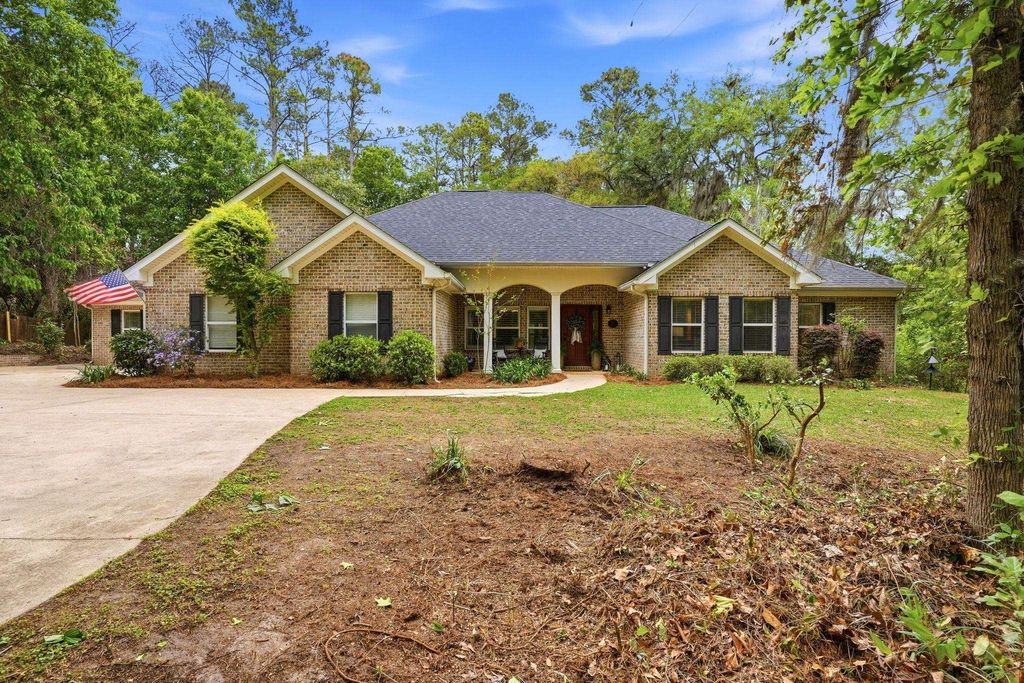 Photo of 3714 LOMA FARM Road, Tallahassee, FL 32309 (MLS # 398448)
