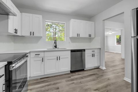 Tiny photo for 2314 Oxford Road, Tallahassee, FL 32304 (MLS # 393827)