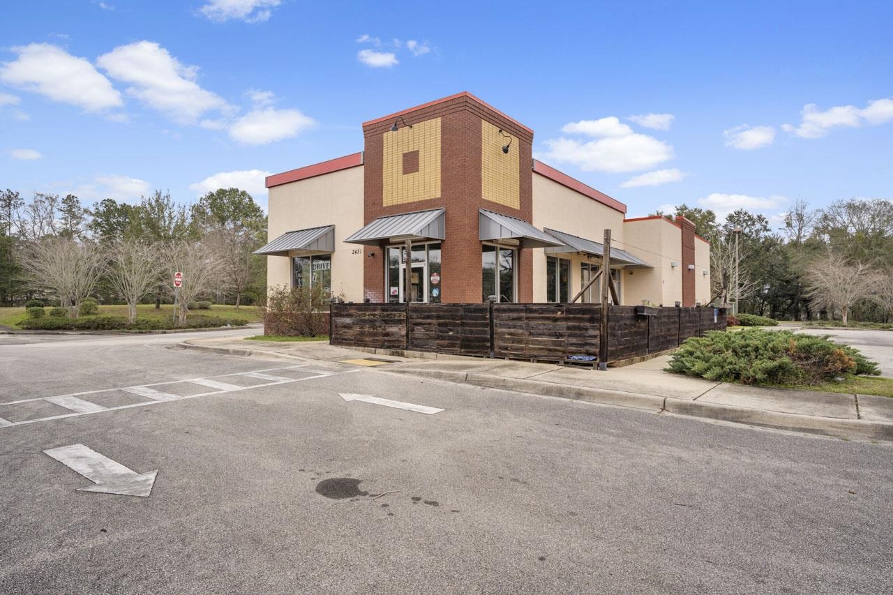 2431 Barcelona Lane