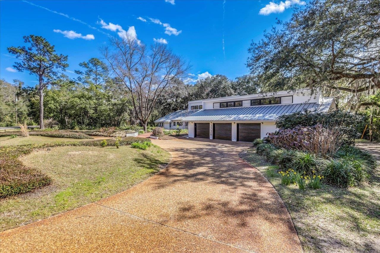 3726 Lakeview Drive
