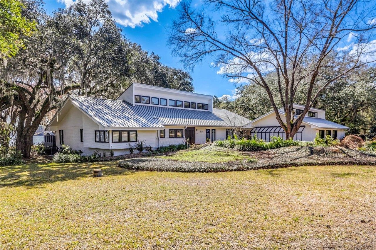 3726 Lakeview Drive