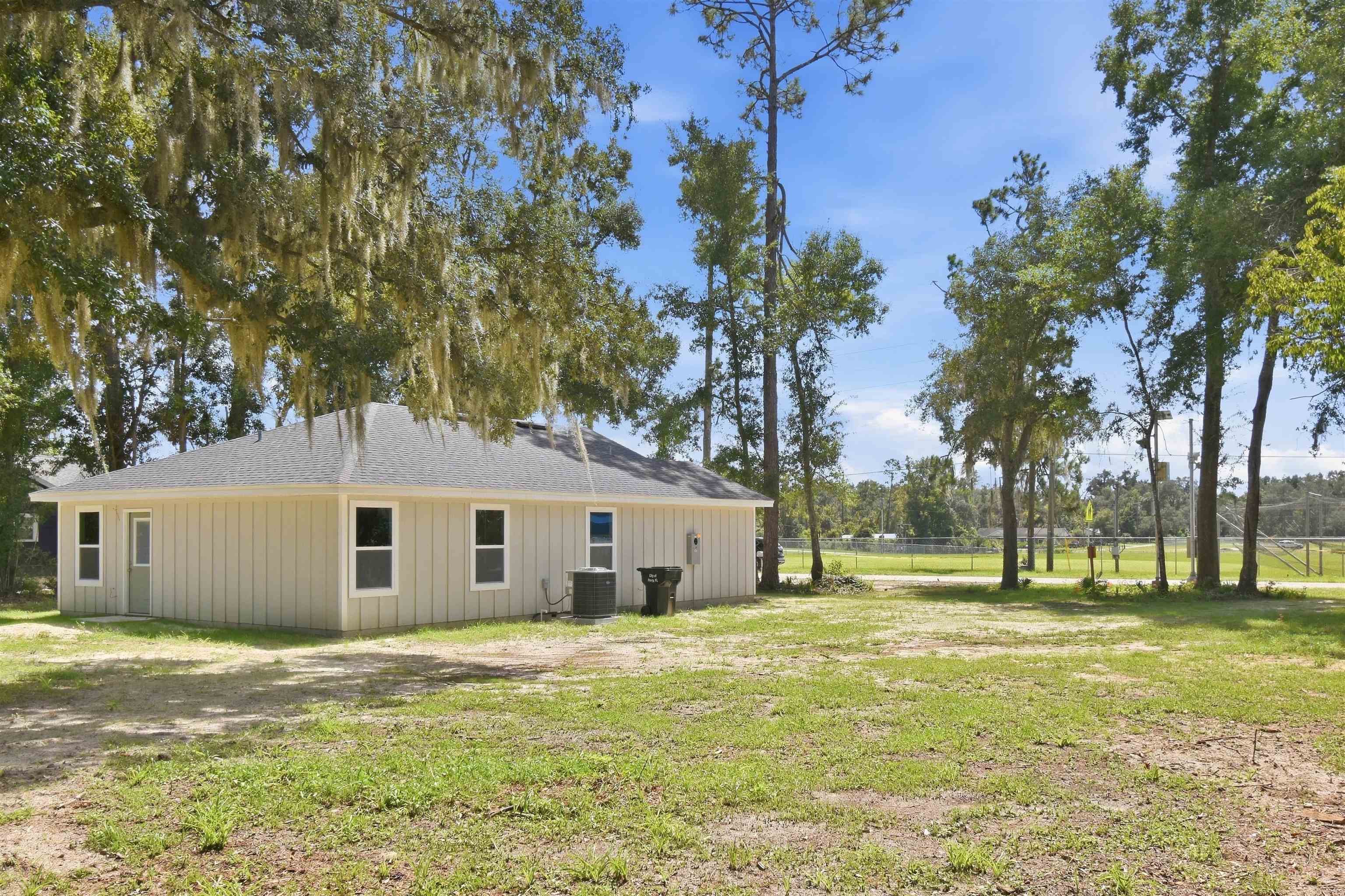 1104 E Veterans Drive