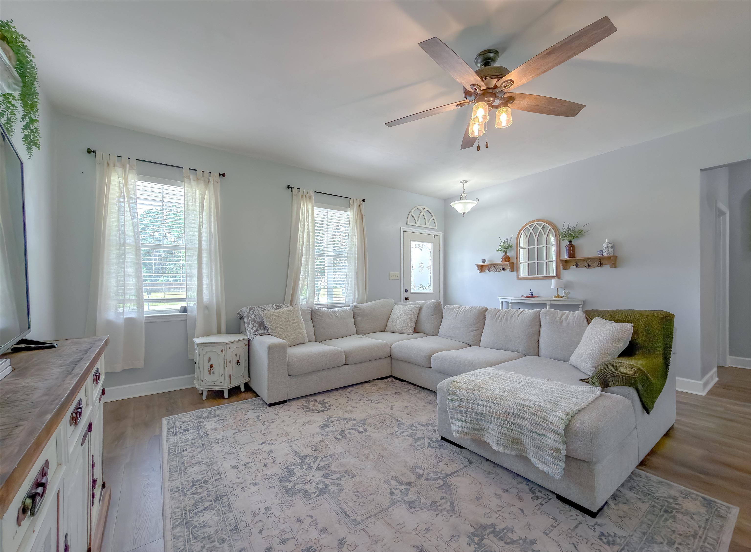 407 Parkside Circle