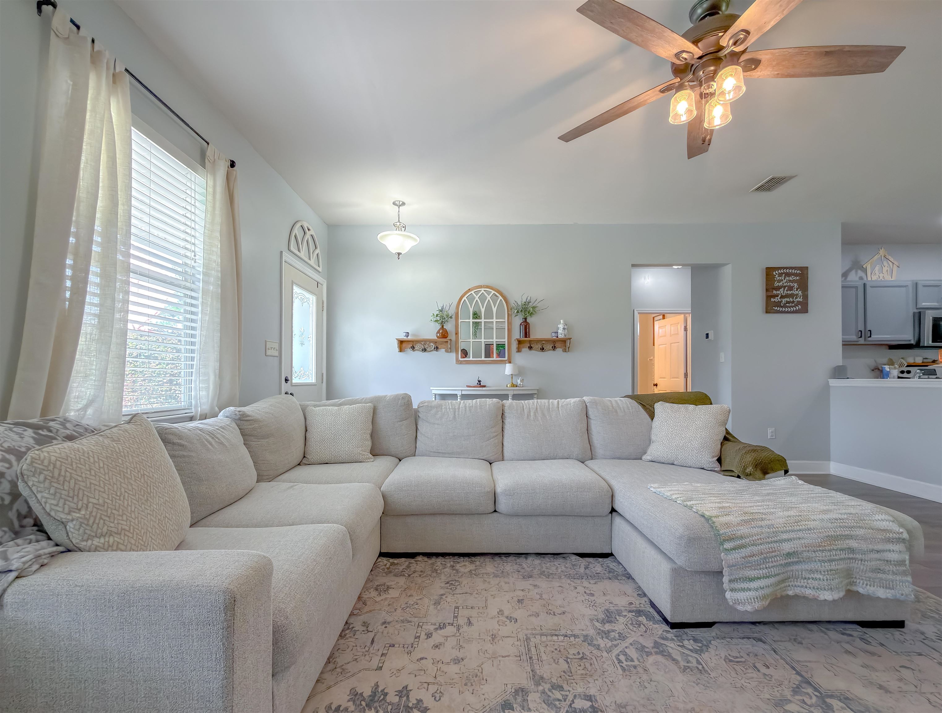 407 Parkside Circle
