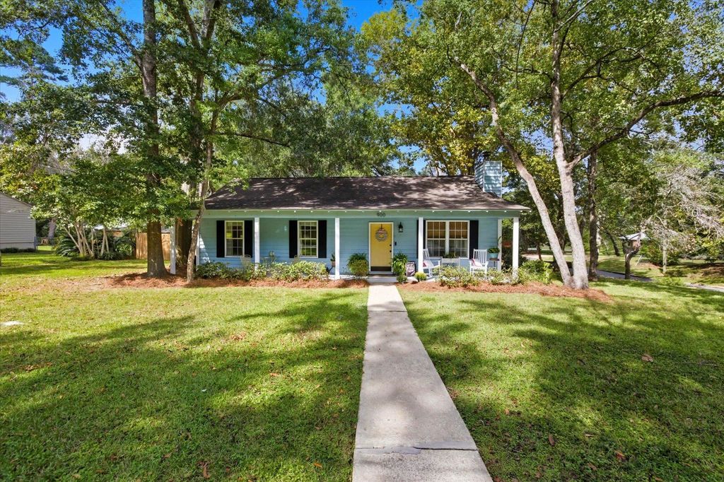 Photo of 900 Mcguire Court, Tallahassee, FL 32303 (MLS # 391953)