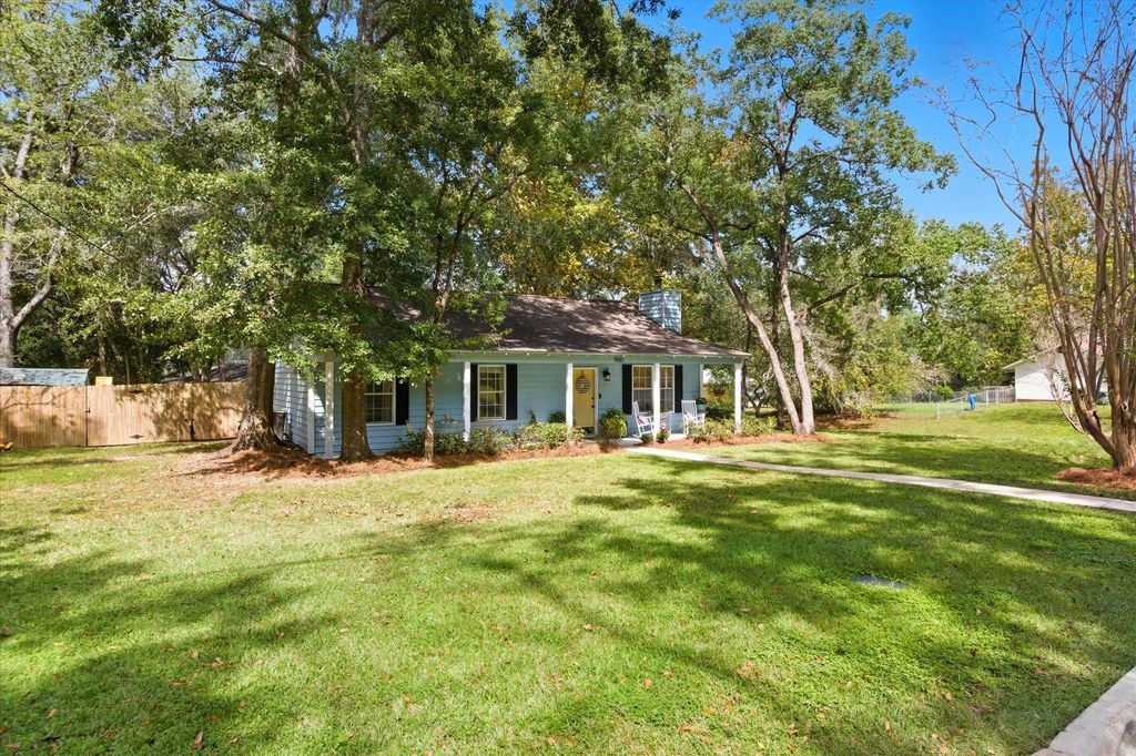 Photo of 900 Mcguire Court, Tallahassee, FL 32303 (MLS # 391953)