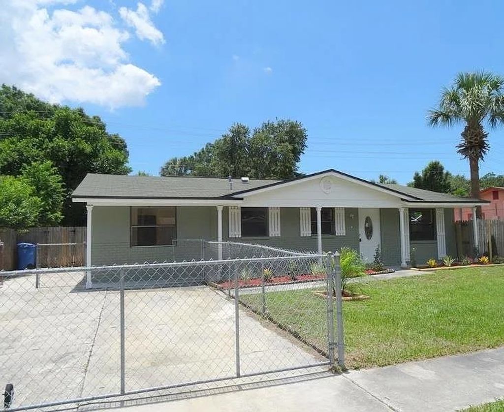 Photo of 6532 La Mesa Circle, Tampa, FL 33634 (MLS # 395132)