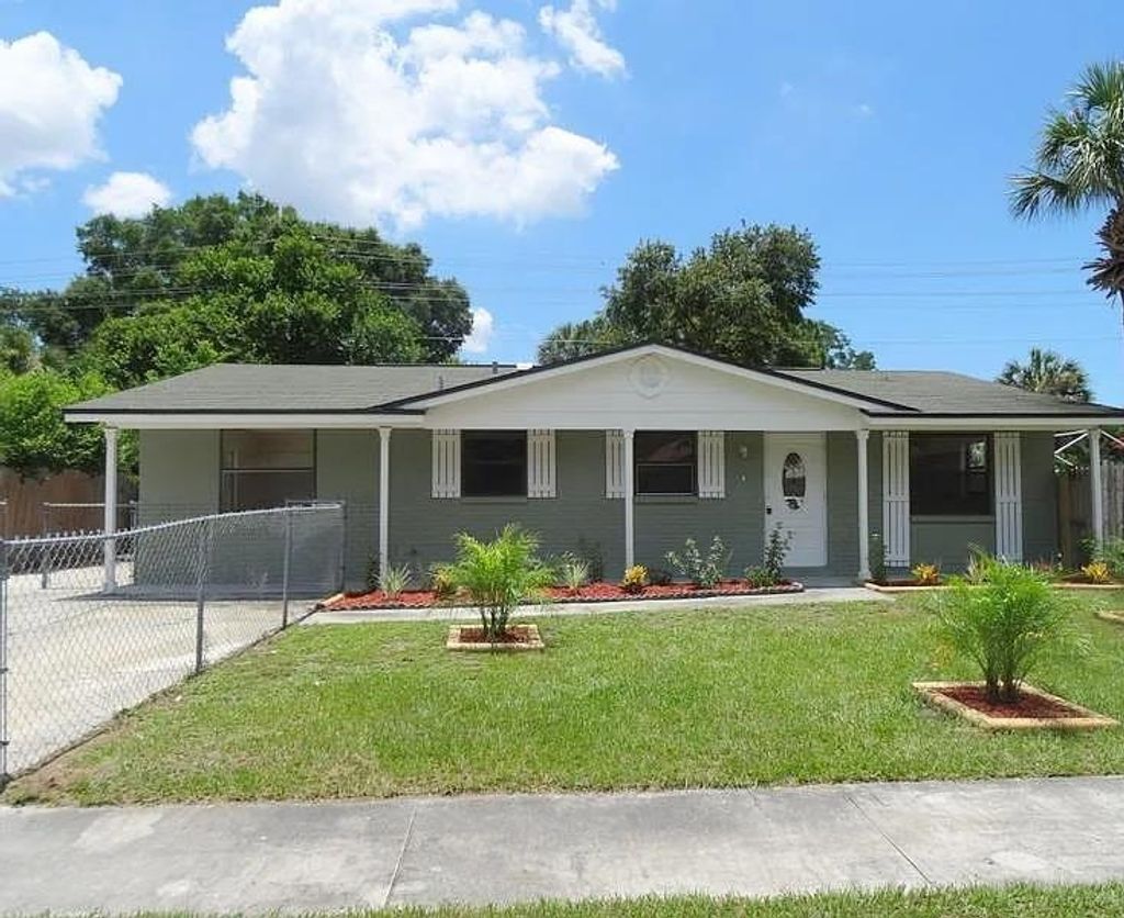 Photo of 6532 La Mesa Circle, Tampa, FL 33634 (MLS # 395132)