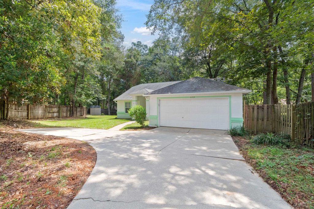 Photo of 2253 Tuscavilla Rd, Tallahassee, FL 32312 (MLS # 392933)