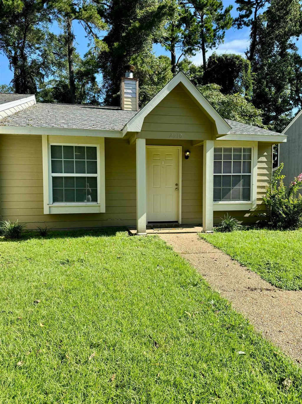 Photo of 2910 Richview Park Circle, Tallahassee, FL 32301 (MLS # 391843)