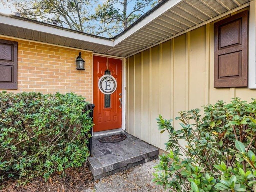 Photo of 2216 Woodlawn Drive, Tallahassee, FL 32303 (MLS # 394502)