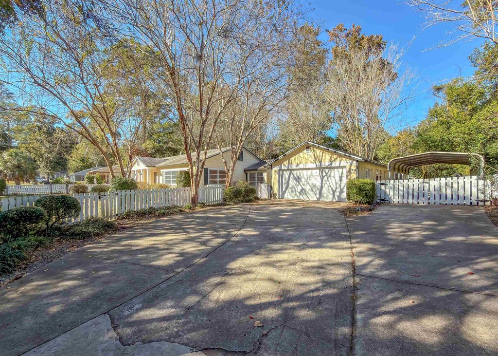 Photo of 514 Glenview Drive, Tallahassee, FL 32303 (MLS # 393334)