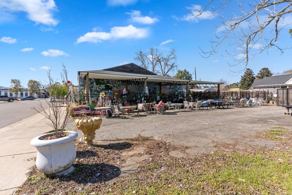 Photo of 120 E 7TH Avenue, Havana, FL 32333 (MLS # 395963)