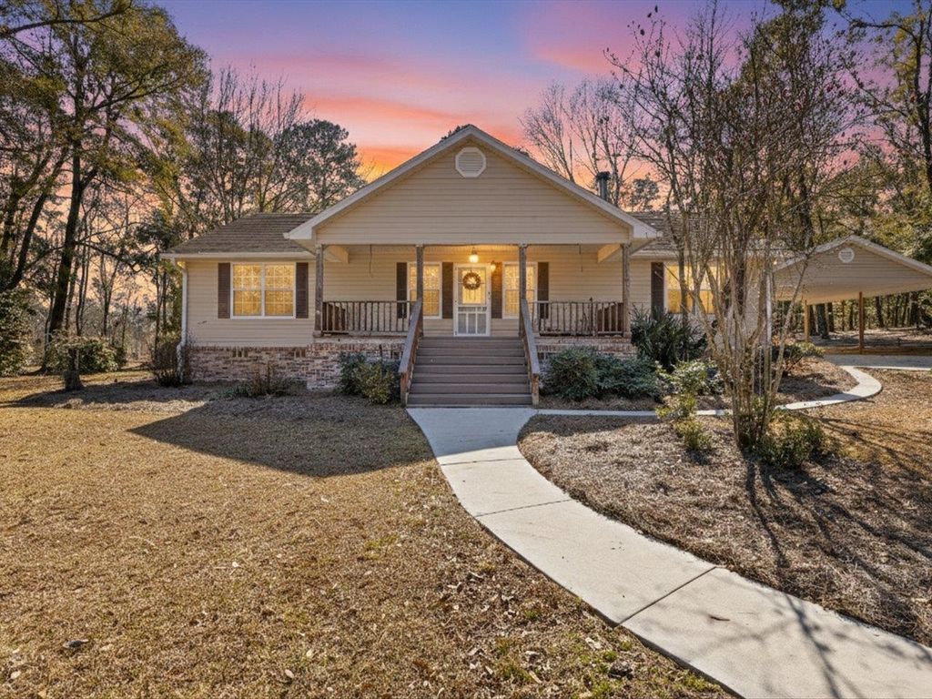 Photo of 609 NW Circle Road, Madison, FL 32340 (MLS # 396153)