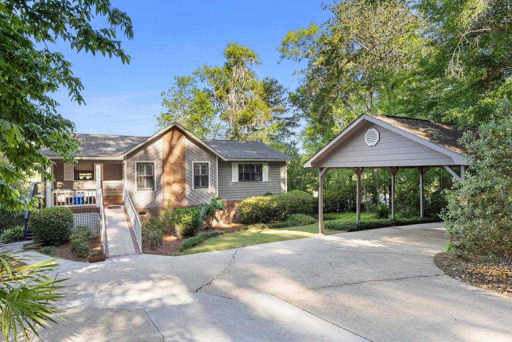 Photo of 2539 Tallavana Trail, Havana, FL 32333 (MLS # 398959)