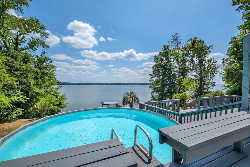 Photo of 340 TALQUIN Avenue, Quincy, FL 32351 (MLS # 400571)