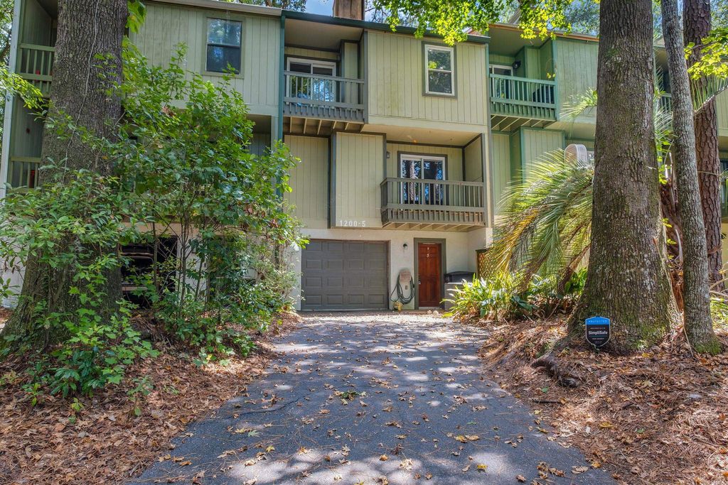 Photo of 1200 Cross Creek Way #5, Tallahassee, FL 32301 (MLS # 399851)