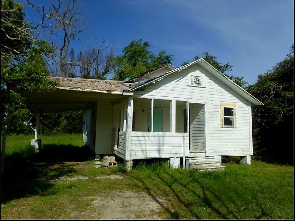 Photo of 10 Green Avenue, Greensboro, FL 32330 (MLS # 389525)