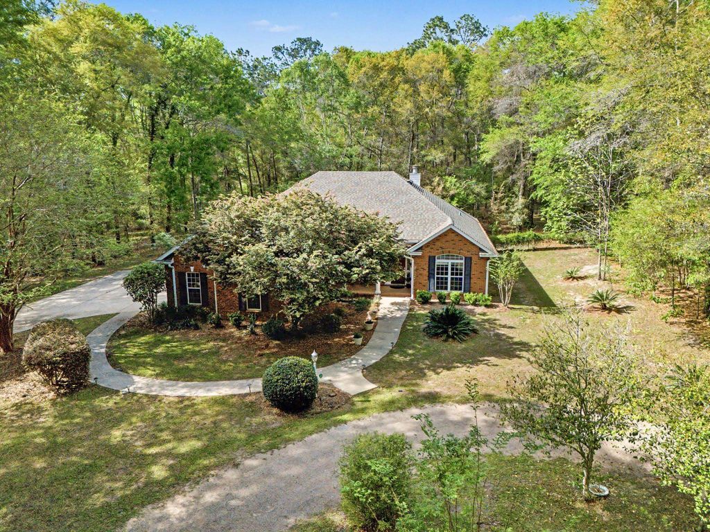 Photo of 150 Deer Pass Road, Havana, FL 32333 (MLS # 398229)