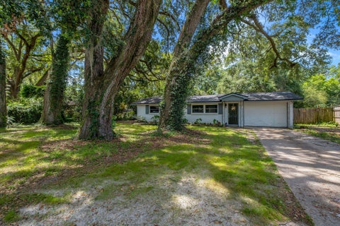 Tiny photo for 2009 WOODSTOCK Lane, Tallahassee, FL 32303 (MLS # 400938)