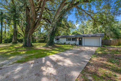 Tiny photo for 2009 WOODSTOCK Lane, Tallahassee, FL 32303 (MLS # 400938)