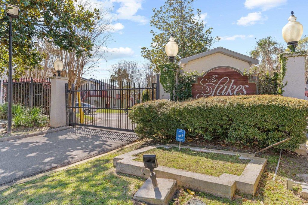 Photo of 1333 AIRPORT Drive, Tallahassee, FL 32304 (MLS # 397416)