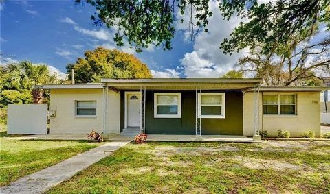 Photo of 1402 Maluhia Drive, Tampa, FL 33612 (MLS # 399580)
