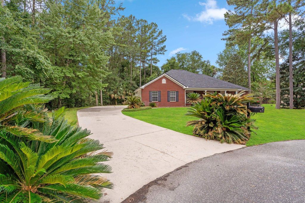 Photo of 12 Spur Trail, Crawfordville, FL 32327 (MLS # 395211)