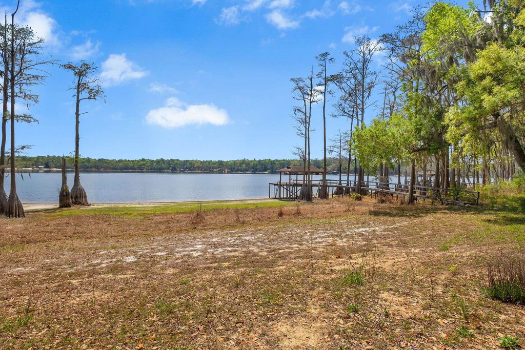 Photo of 3765 Lakeview Drive, Tallahassee, FL 32310 (MLS # 397890)