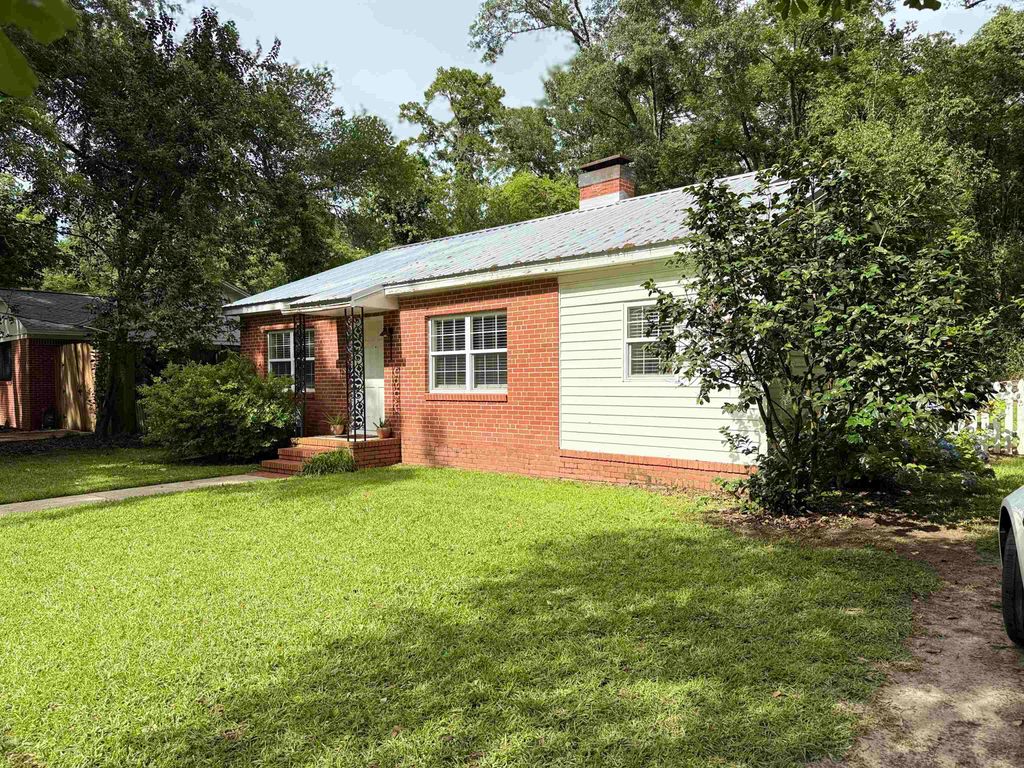 Photo of 2347 Amelia Circle, Tallahassee, FL 32304 (MLS # 393572)