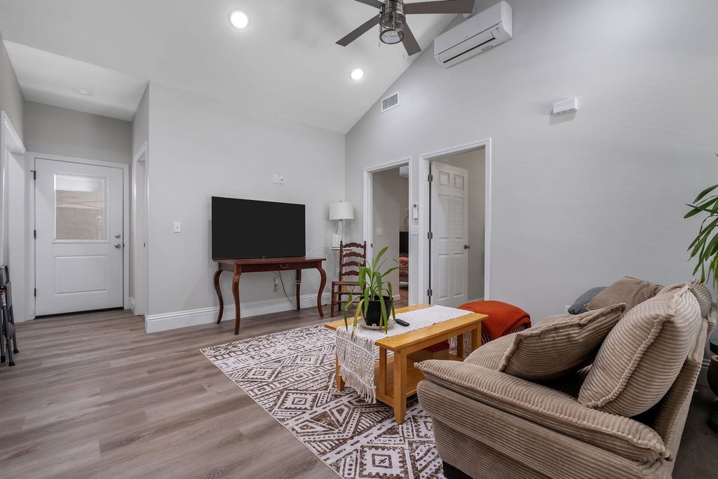 Photo of 15 Arapaho Trail, Crawfordville, FL 32327 (MLS # 392624)