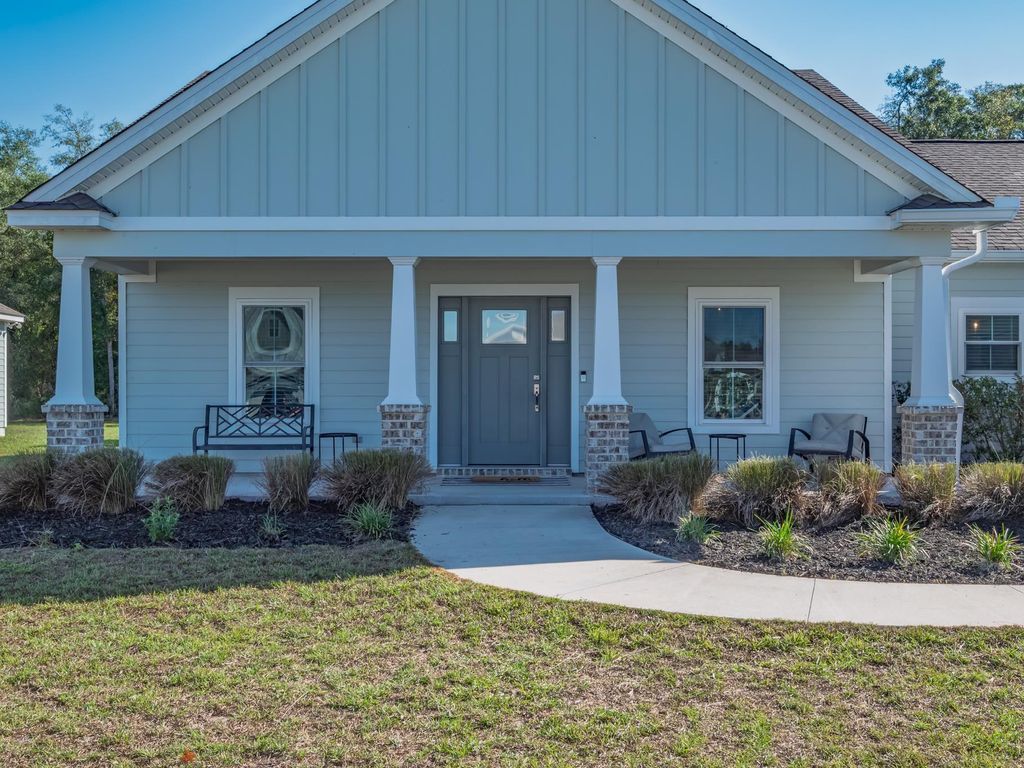 Photo of 33 Stillmont Drive, Crawfordville, FL 32327 (MLS # 392148)
