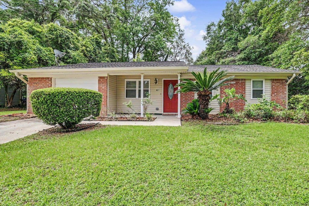 Photo of 821 BARRIE Avenue, Tallahassee, FL 32303 (MLS # 400622)