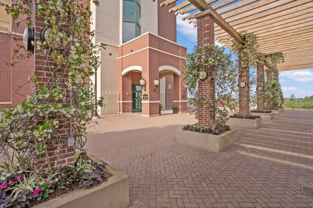 Photo of 300 S Duval Street #610, Tallahassee, FL 32301 (MLS # 386849)