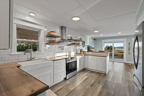 Tiny photo for 201 NW First Avenue, Steinhatchee, FL 32359 (MLS # 395345)