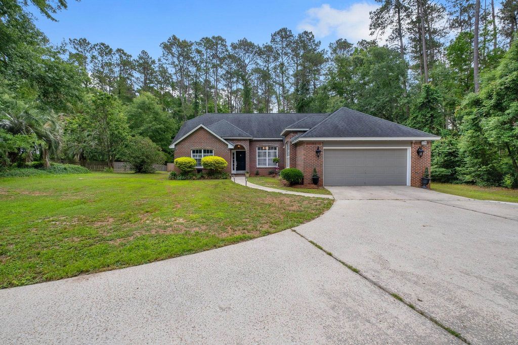 Photo of 2801 GREEN FOREST Lane, Tallahassee, FL 32312 (MLS # 399665)