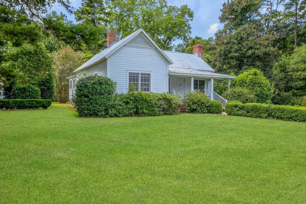 Photo of 2861 Solomon Dairy Road, Quincy, FL 32351 (MLS # 398196)