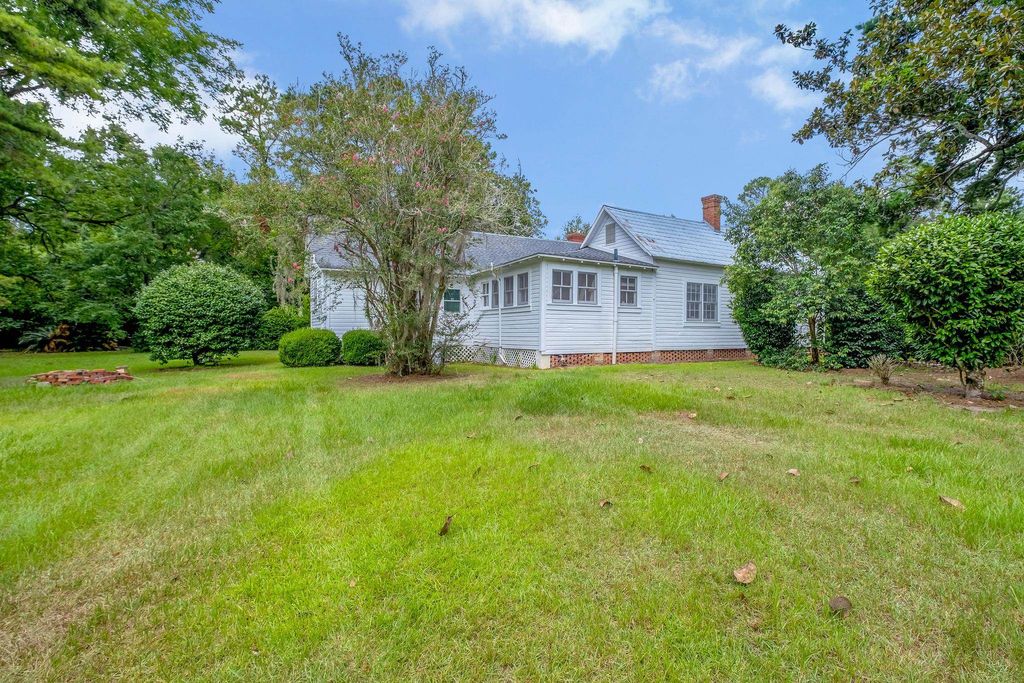 Photo of 2861 Solomon Dairy Road, Quincy, FL 32351 (MLS # 398196)