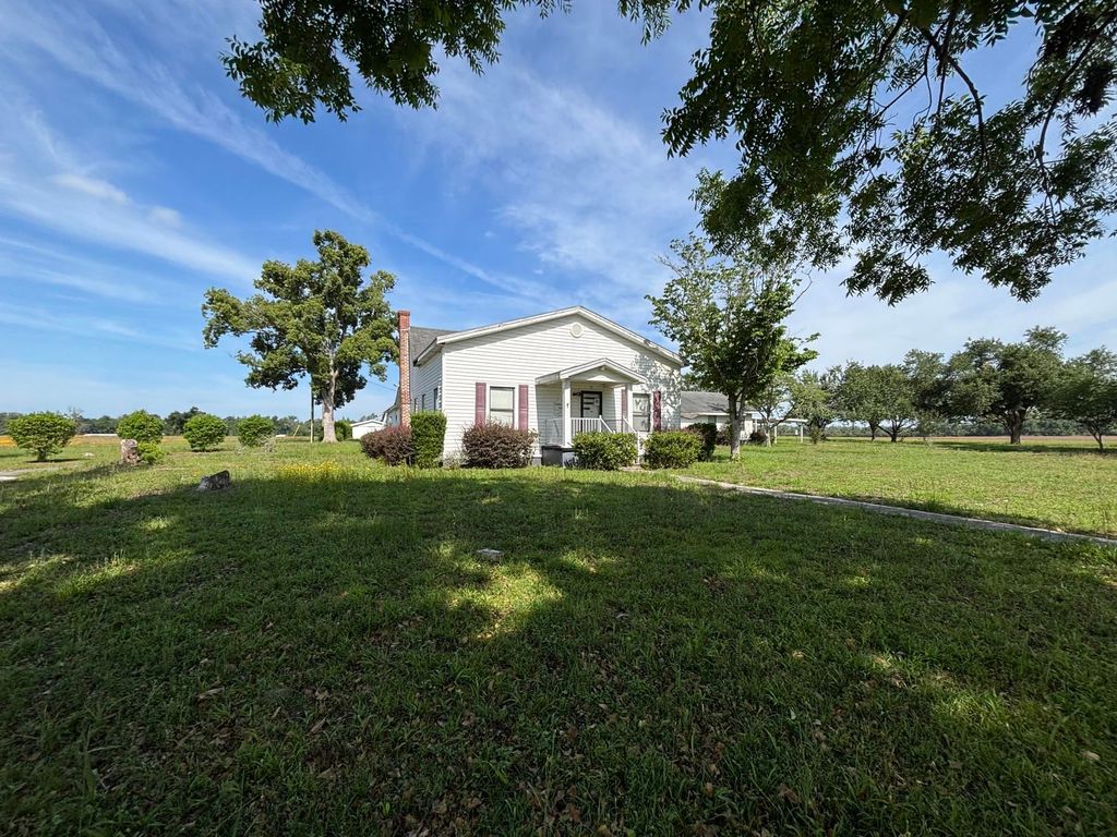Photo of 765 NE Delphinium Drive, Lee, FL 32340 (MLS # 400267)