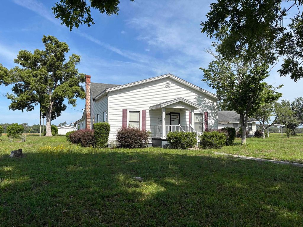 Photo of 765 NE Delphinium Drive, Lee, FL 32340 (MLS # 400267)