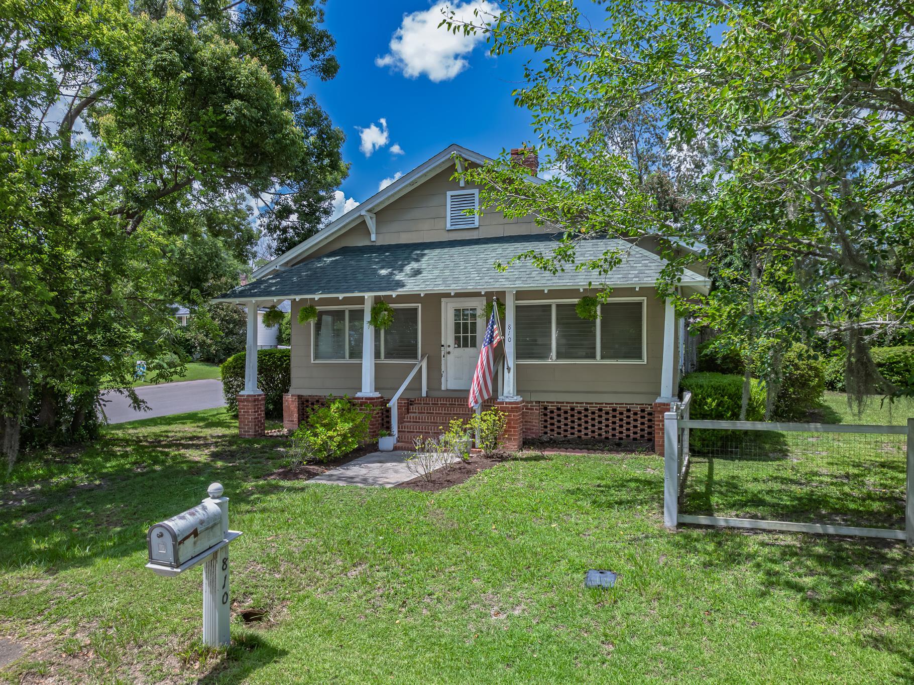 810 E Dogwood Street
