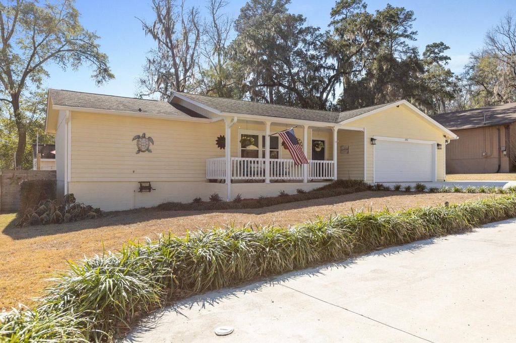 Photo of 2013 Pepperidge Way, Tallahassee, FL 32308 (MLS # 395874)