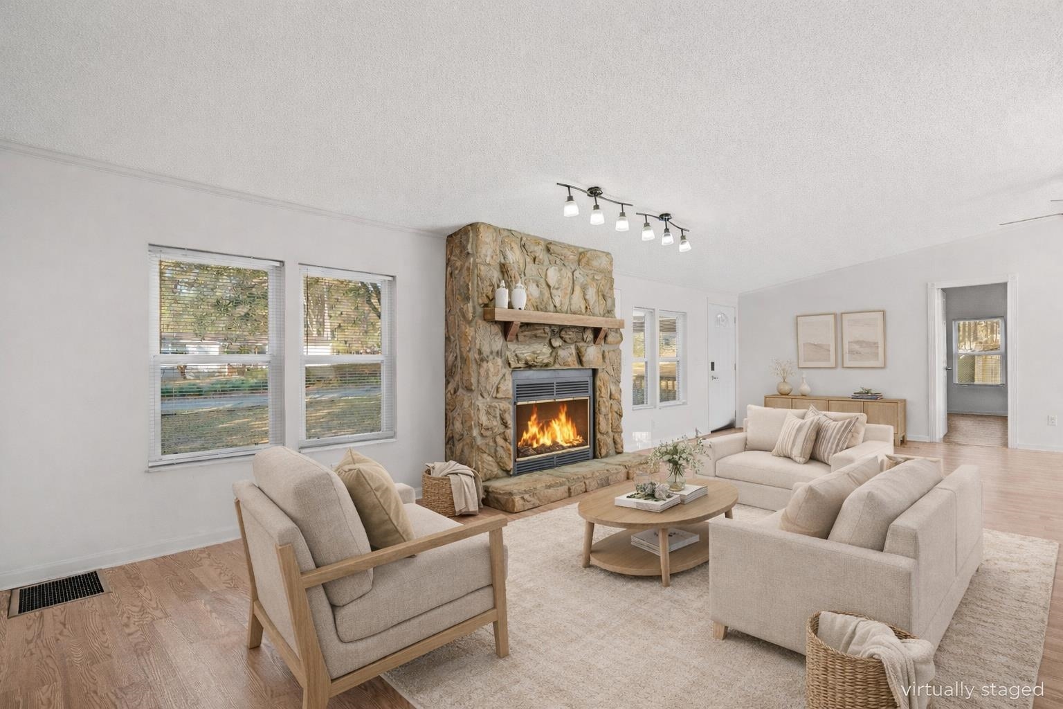 2081 MISTLETOE Court