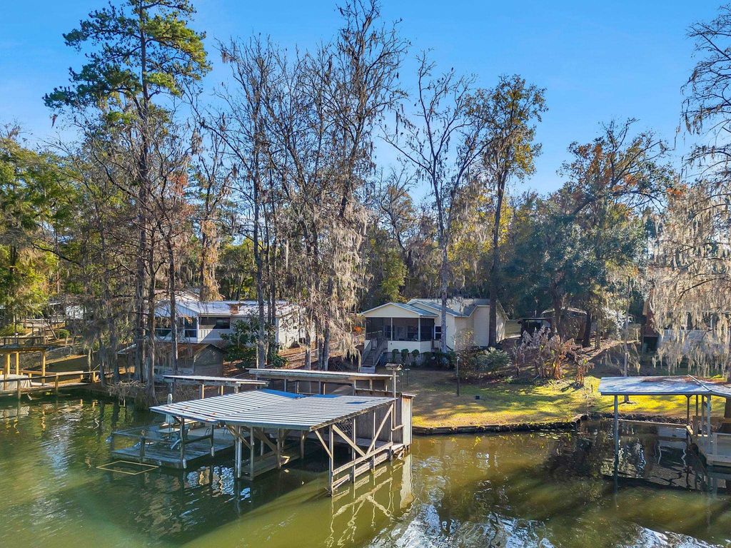 Photo of 309 DAVIDSON Street, Quincy, FL 32351 (MLS # 394419)